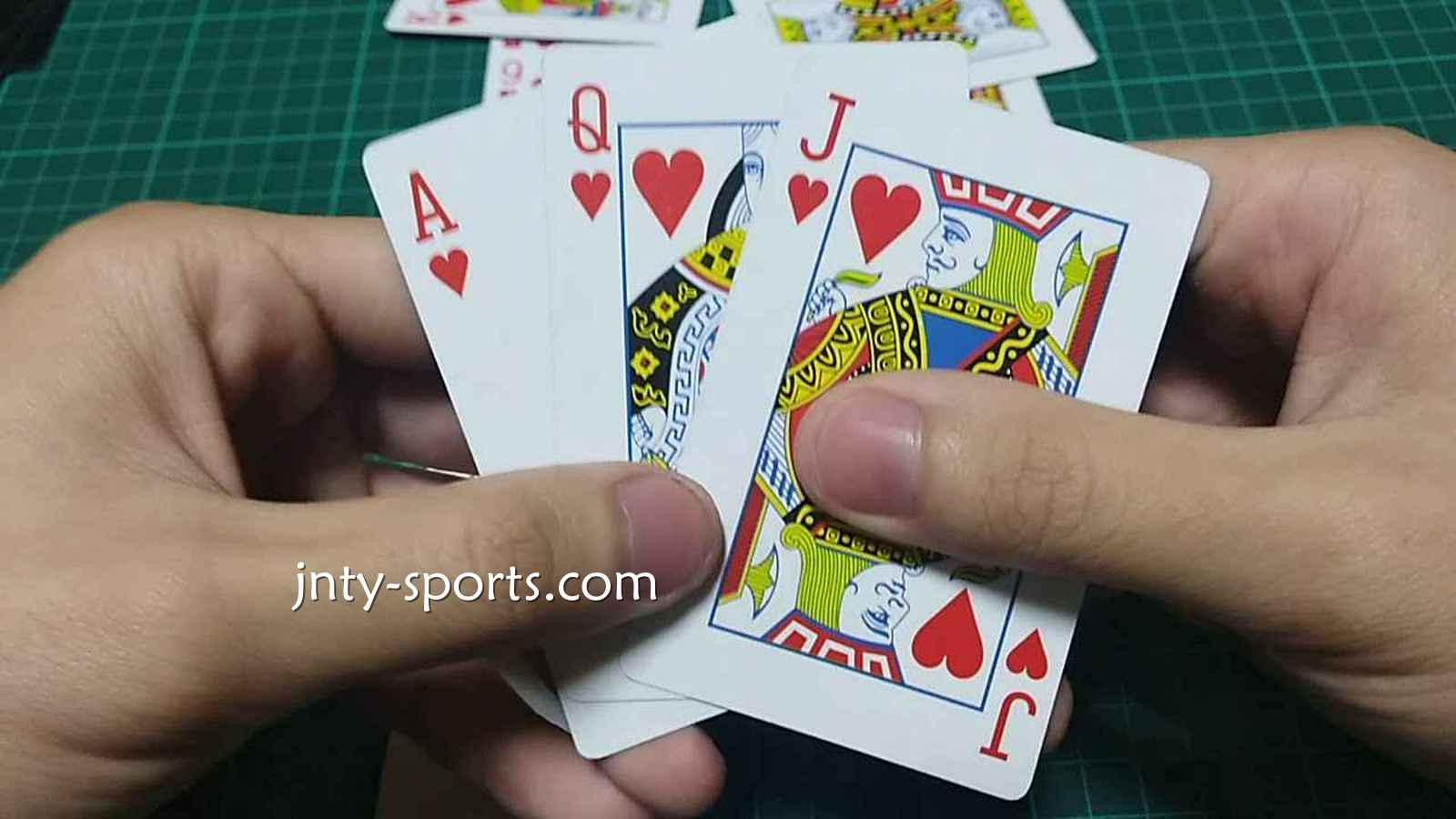 在江南体育快速玩起棋牌游戏《越南扑克》经典比大小
